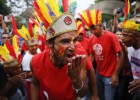 Com ‘dança da chuva’, sem-teto protestam contra a falta de água