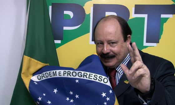 Ativistas vão à Justiça contra Levy Fidelix por fala homofóbica