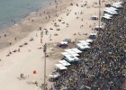 Um mar verde e amarelo em Copacabana pelo ‘fora Dilma’