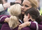 Comoção entre as famílias que receberam os 16 estudantes mortos