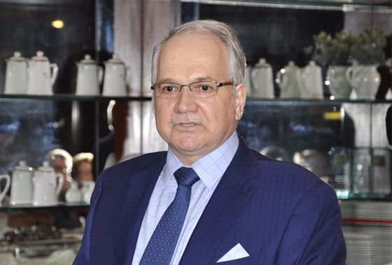 Fachin &eacute; advogado e professor.