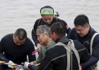 Barco com 458 pessoas naufraga durante cruzeiro em rio na China