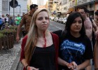 Protestos registram agressões aos que vestem camisetas vermelhas