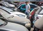 Crise no país força consumidor brasileiro a devolver casa e carro