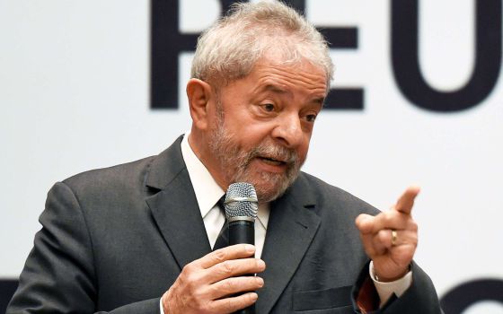 Lula fala durante encontro do PT em Brasília.