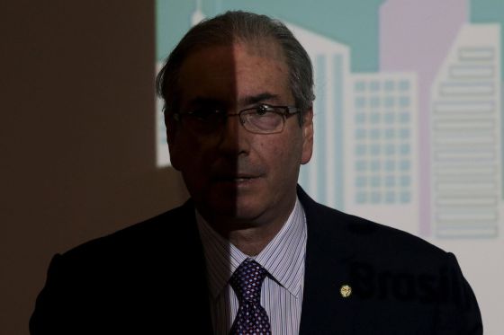 Conselho abre processo contra Cunha, que manobra para manter cargo