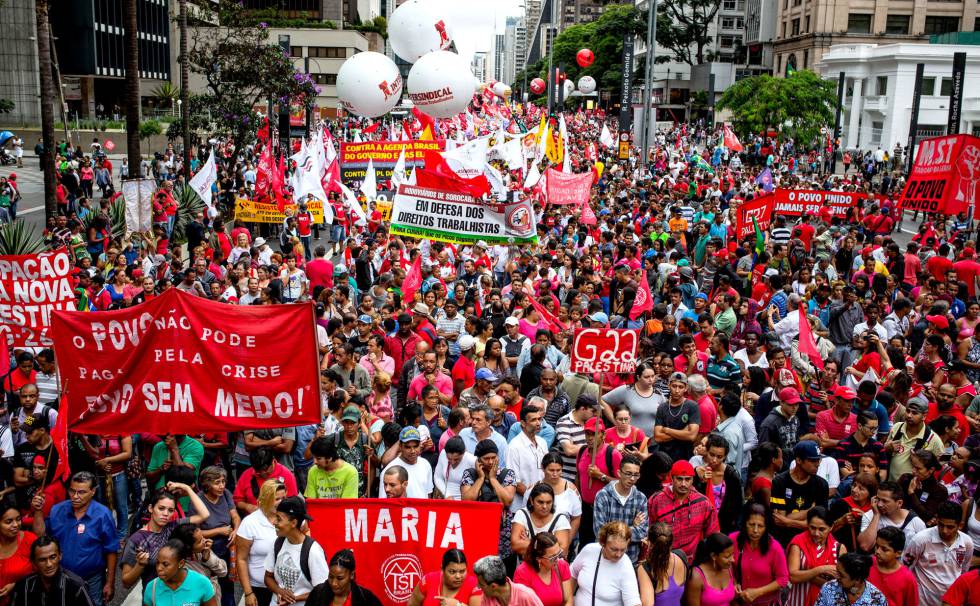 Manifestação anti-impeachment em São Paulo.