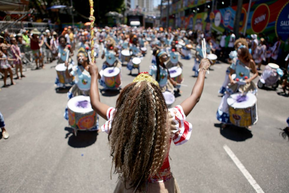 Bloco Didá sai às ruas de Salvador somente com mulheres.