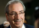 Sob pressão, Cunha articula mais uma vez para se manter no cargo