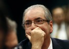 Para se segurar no cargo, Cunha oferece benesses a deputados