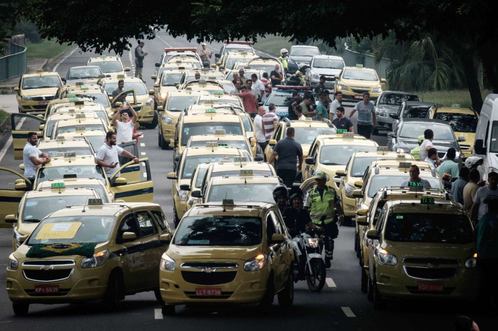 Taxistas Do Rio Trazem O Caos à Cidade Em Protesto Contra O Uber Brasil El PaÍs Brasil 
