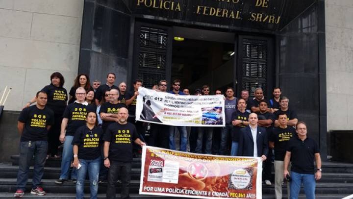 Funcionários da PF protestam contra a PEC 412 no Rio de Janeiro. Funcionários da PF protestam contra a PEC 412 no Rio de Janeiro.