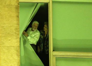 Dilma vive últimos dias abraçada a movimentos sociais e longe dos políticos