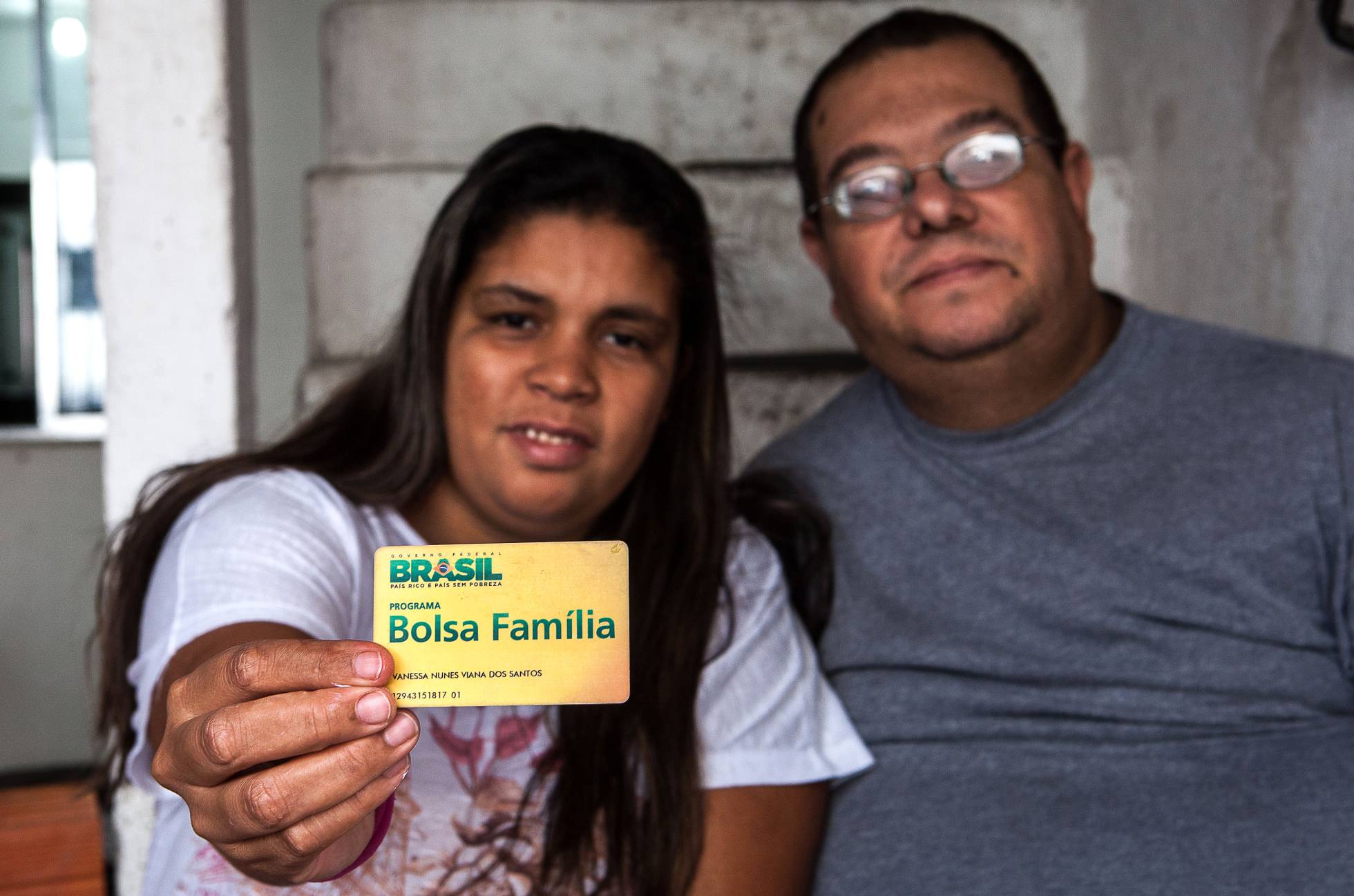 Os Massone, na sua casa de Heliópolis. Os Massone, na sua casa de Heliópolis.