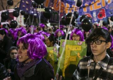 Argentinos voltam a ocupar as ruas para exigir o fim da violência de gênero