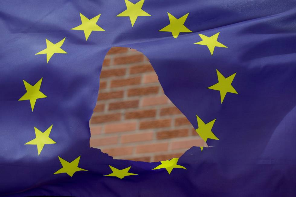 Bandeira rasgada da União Europeia em Knutsford Cheshire. Bandeira rasgada da União Europeia em Knutsford Cheshire.
