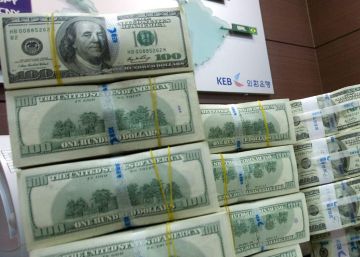 Por que o dólar está caindo este ano?