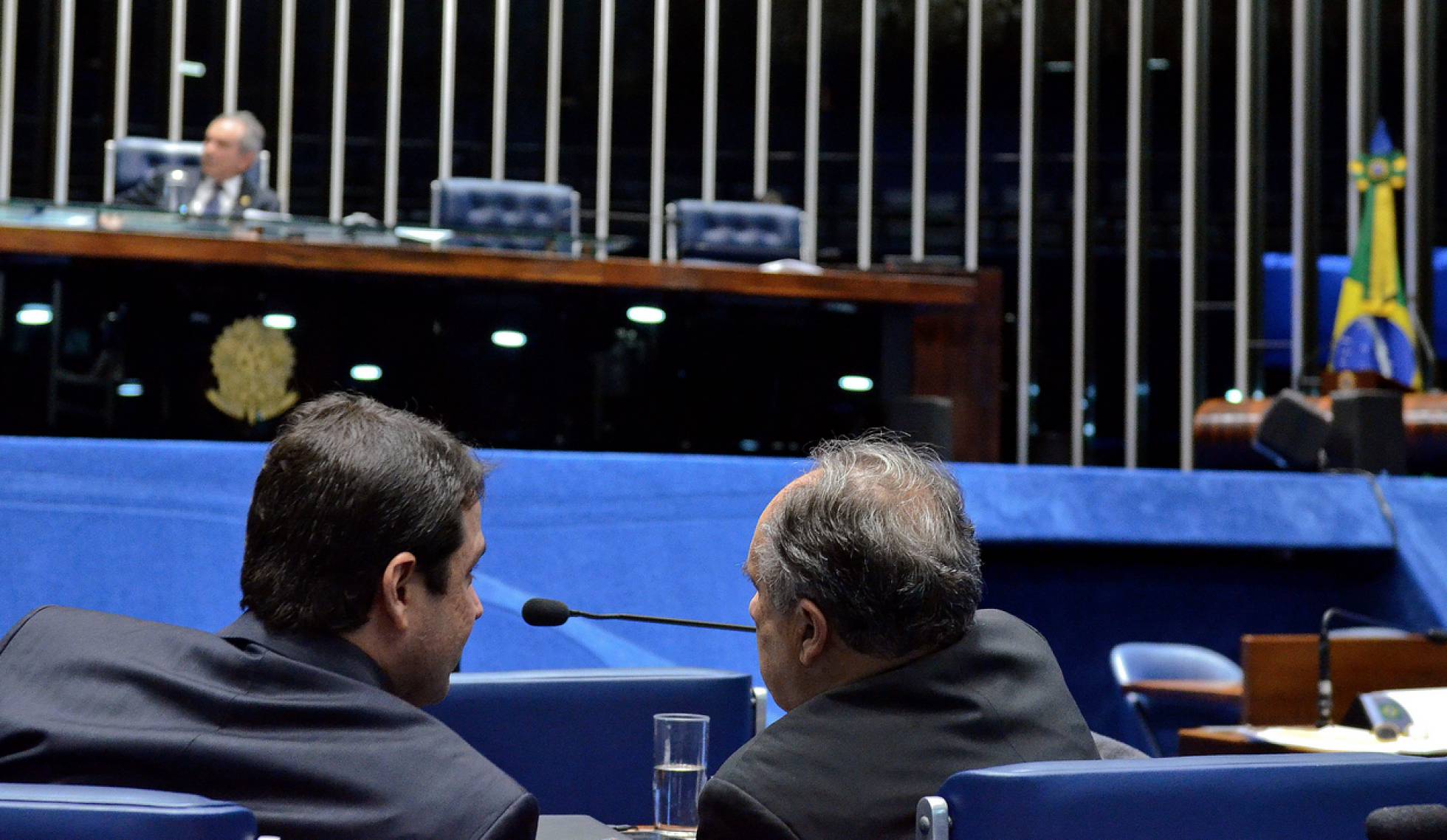 Reguffe (Sem partido-DF) e Cristovam Buarque (PPS-DF), senadores alvo de assédio. Reguffe (Sem partido-DF) e Cristovam Buarque (PPS-DF), senadores alvo de assédio.