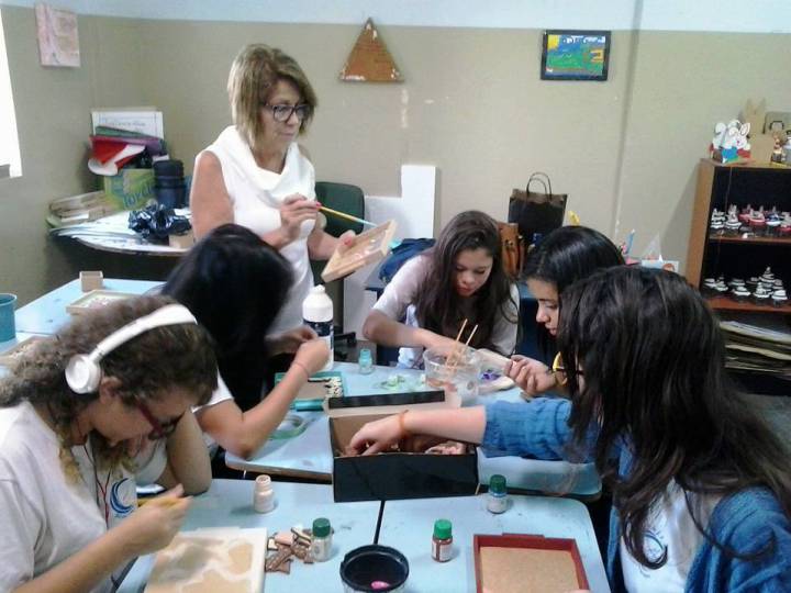 Aula de artes, que faz parte do projeto escola em tempo integral. Aula de artes, que faz parte do projeto escola em tempo integral.