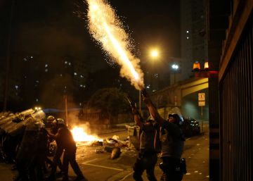 Atos contra Temer voltam às ruas de São Paulo e PM usa bomba para dispersar