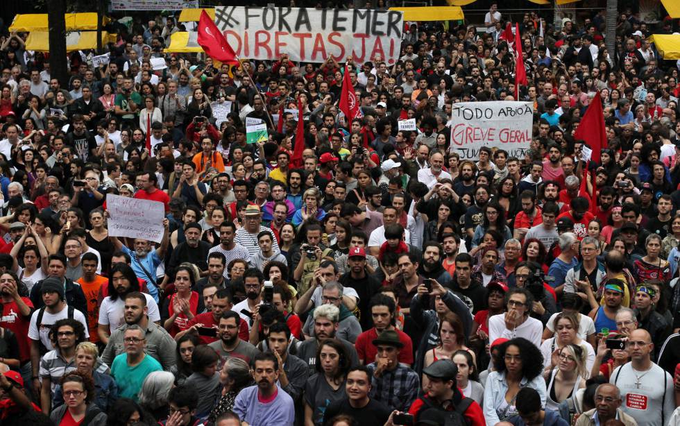 Milhares foram às ruas pedir a saída de Michel Temer em São Paulo.
