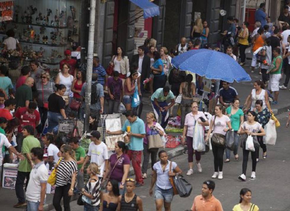 Rua 25 de março, um dos maiores centros comerciais do Brasil Rua 25 de março, um dos maiores centros comerciais do Brasil