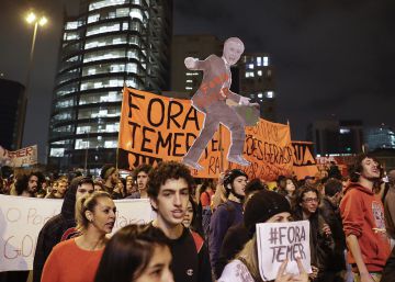 Manifestantes vão à casa de Temer no terceiro ato desta semana