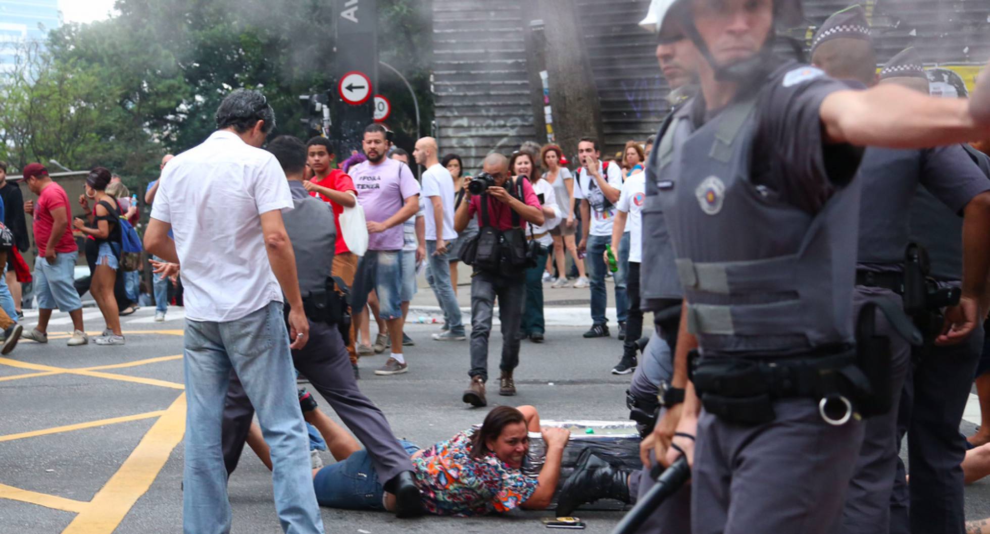 Ação da polícia contra ambulantes na av. Paulista. Ação da polícia contra ambulantes na av. Paulista.