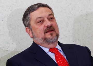 Após mirar Guido Mantega, Lava Jato prende ex-ministro Antonio Palocci Após mirar Guido Mantega, Lava Jato prende ex-ministro Antonio Palocci