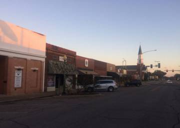 Moradores do vilarejo de Clinton gostam dele, mas não de Hillary