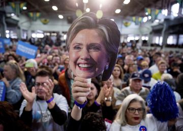 Mensagens de Clinton vazadas revelam supostas contradições em sua campanha