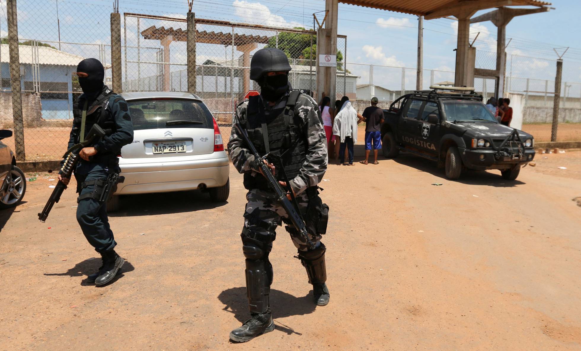 Policiais cercam presídio em Boa Vista. Policiais cercam presídio em Boa Vista.