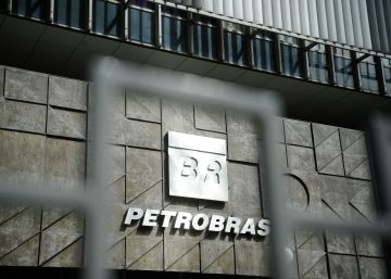 Petrobras começa a sair do buraco e valor das ações quadruplicam