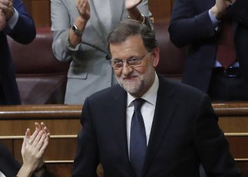Mariano Rajoy é eleito premiê da Espanha após 10 meses de impasse político Mariano Rajoy é eleito premiê da Espanha após 10 meses de impasse político