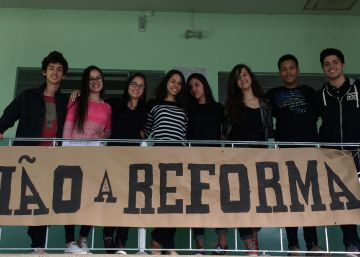 Ana Júlia, a estudante que discursou na Assembleia: “PEC 241 é uma afronta”