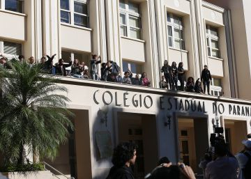 Secundaristas são pressionados, mas ocupações resistem nas escolas do Paraná