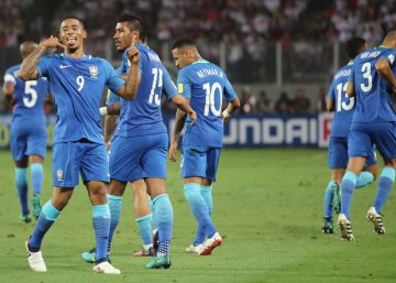 Brasil vence o Peru por 2 a 0 e dispara na liderança das eliminatórias