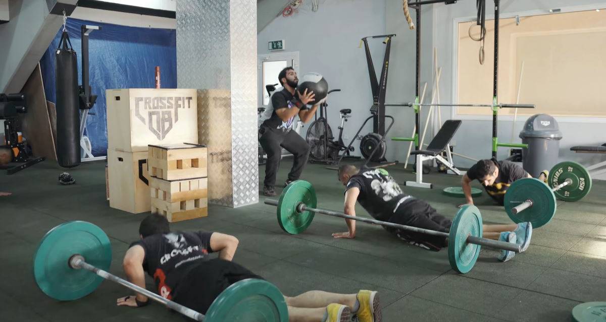 Sessão de crossfit no Kuwait.