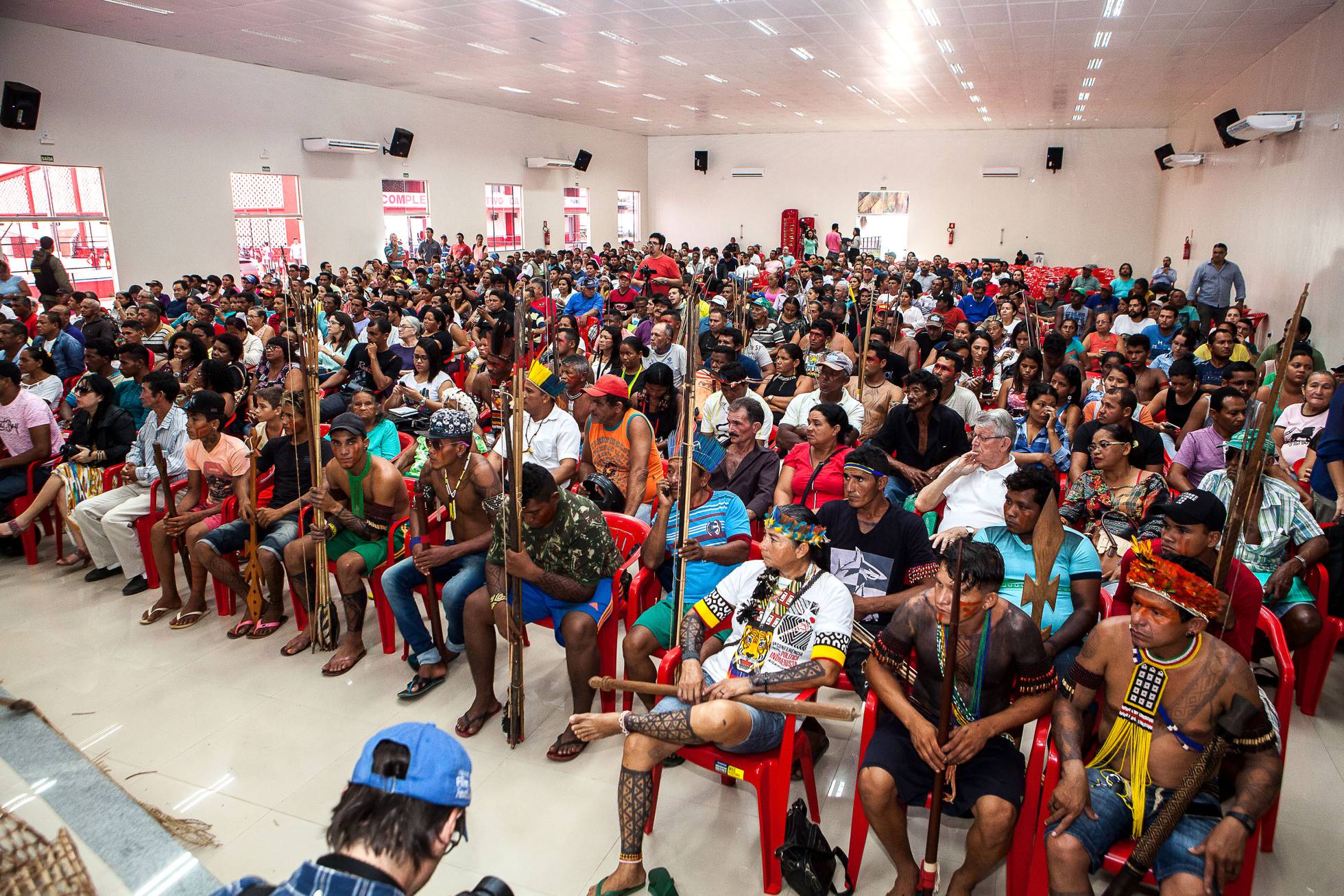 Centenas de ribeirinhos vão à audiência pública exigir seus direitos violados pela hidrelétrica de Belo Monte.