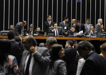 Pacote anticorrupção passa sem anistia ao caixa 2, mas com punição a juízes