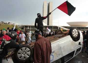 Ato contra PEC do Teto tem repressão policial e depredação em Brasília Ato contra PEC do Teto tem repressão policial e depredação em Brasília
