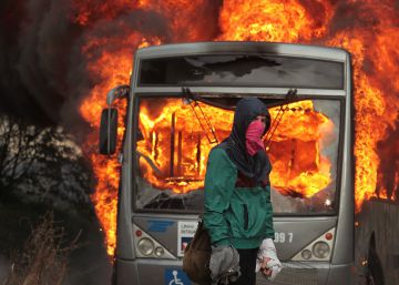 Protestos contra PEC 55 têm ônibus queimado em Brasília e invasão da Fiesp