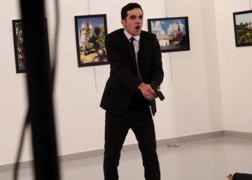 Polícia turca detém colega de apartamento e família do assassino do embaixador russo