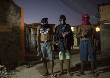 Maior facção criminosa do Brasil lança ofensiva empresarial no Rio