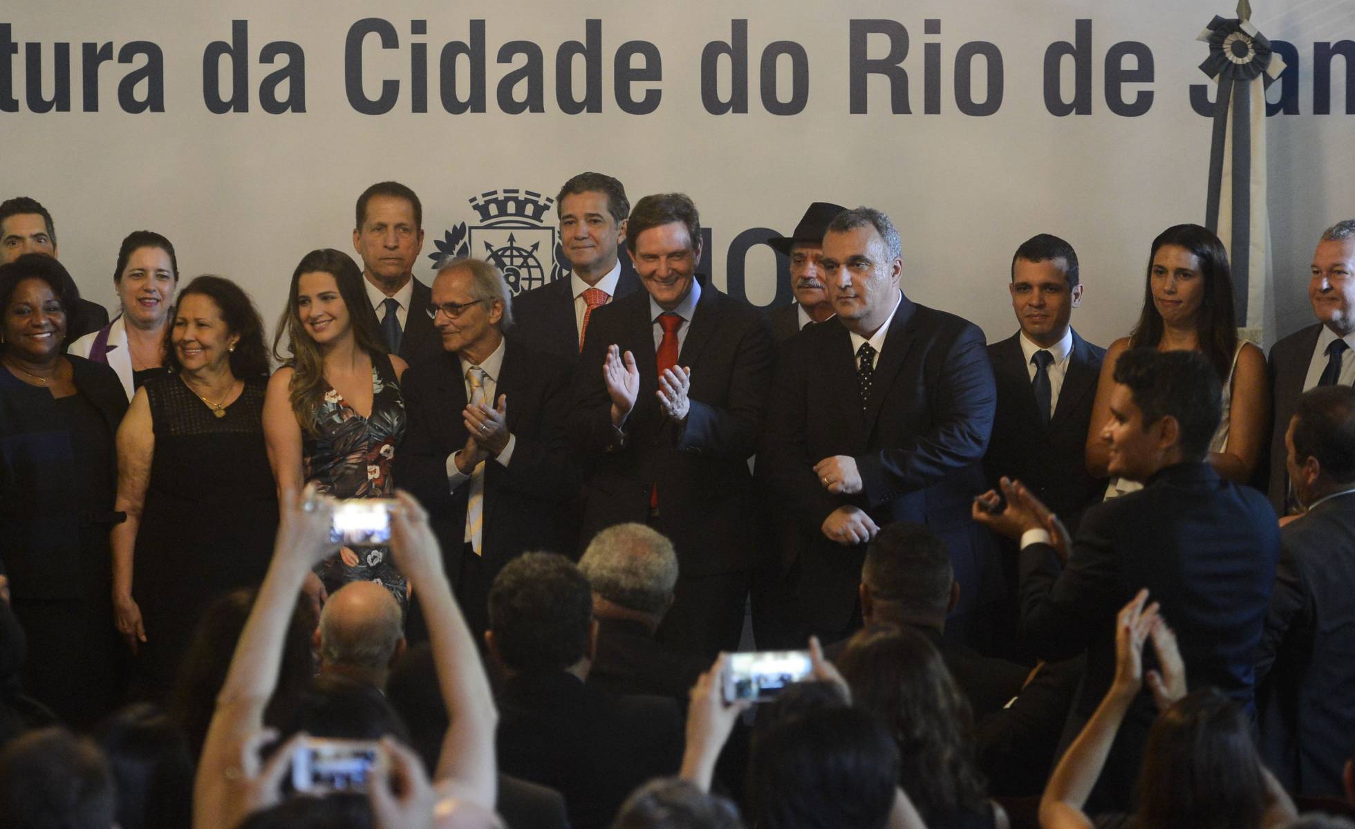 Marcelo Crivella toma posse como prefeito do Rio de Janeiro. Marcelo Crivella toma posse como prefeito do Rio de Janeiro.