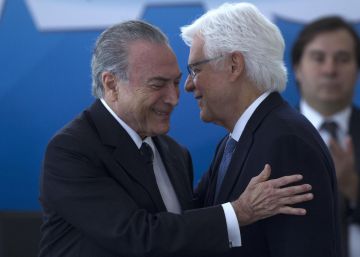 Posse de Moreira em ministério dá combustível à oposição de Temer