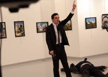 Resultado de imagem para World Press Photo premia foto do assinato do embaixador turco