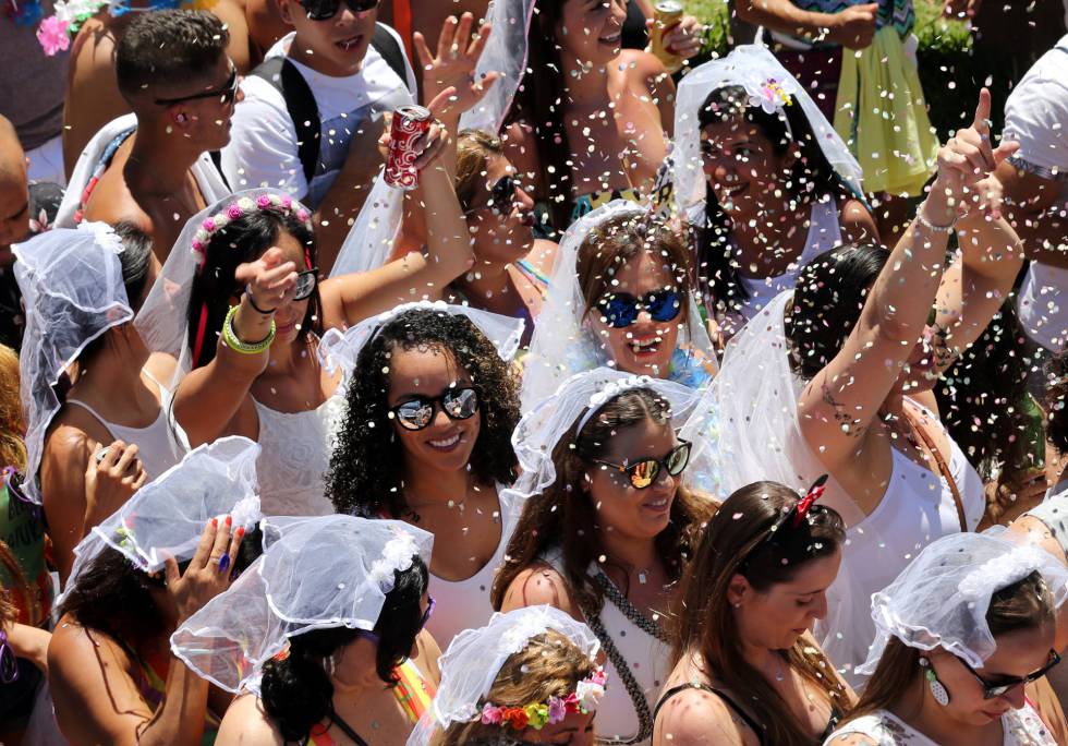 'Noivas' no carnaval de rua de São Paulo.