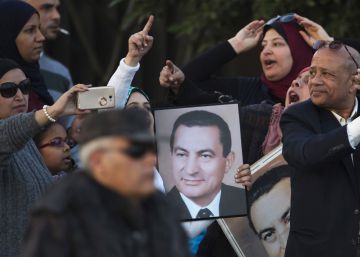 Justiça do Egito absolve o ex-ditador Hosni Mubarak