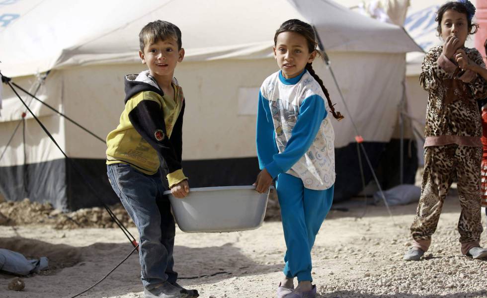 Crianças iraquianas no campo de refugiados de al-Hol, na Síria.
